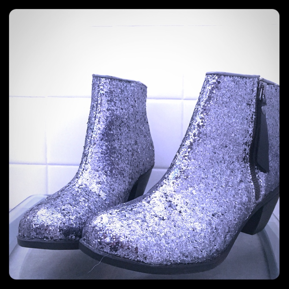 Vera Wang Princess sparkle booties