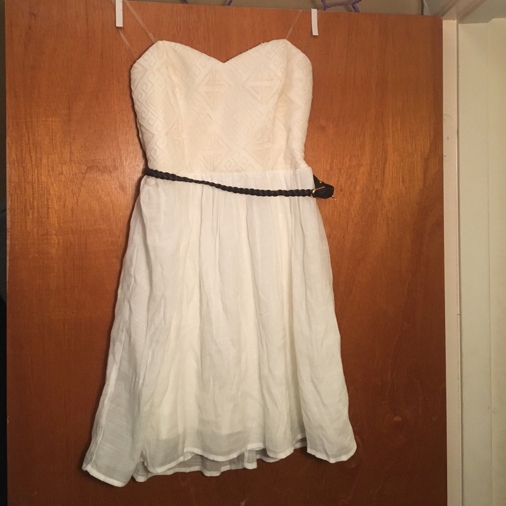 White strapless summer dress with detachable belt