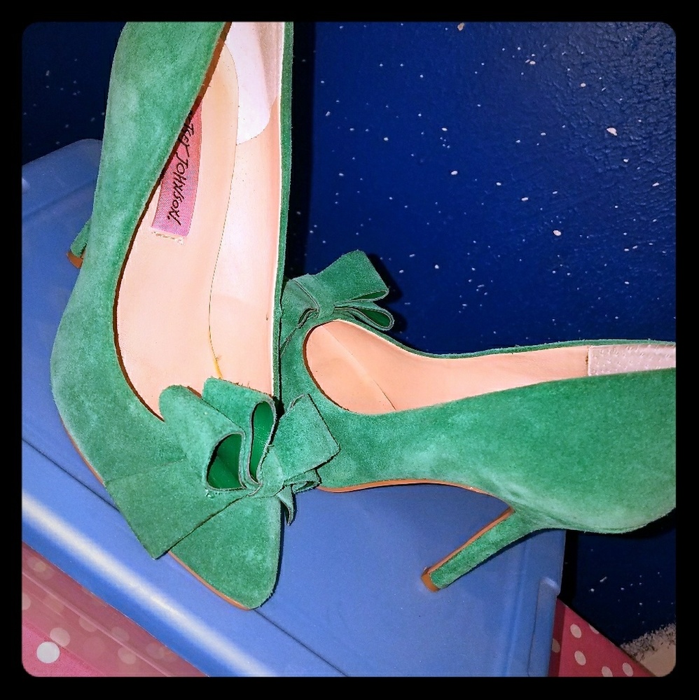 Betsey Johnson Bow Heels