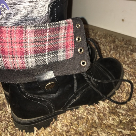 Boots - Picture 4 of 4