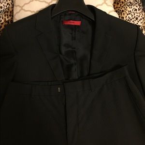 Hugo boss suit 38R - like new worn one time