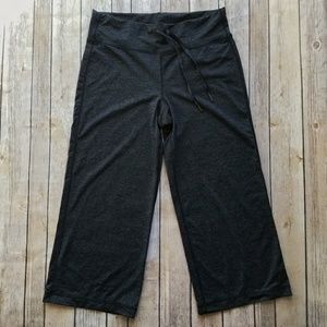 Lululemon Charcoal Gray Yoga Capri Pants (M)