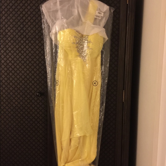 Yellow prom/ bridesmaid dress - Picture 2 of 4