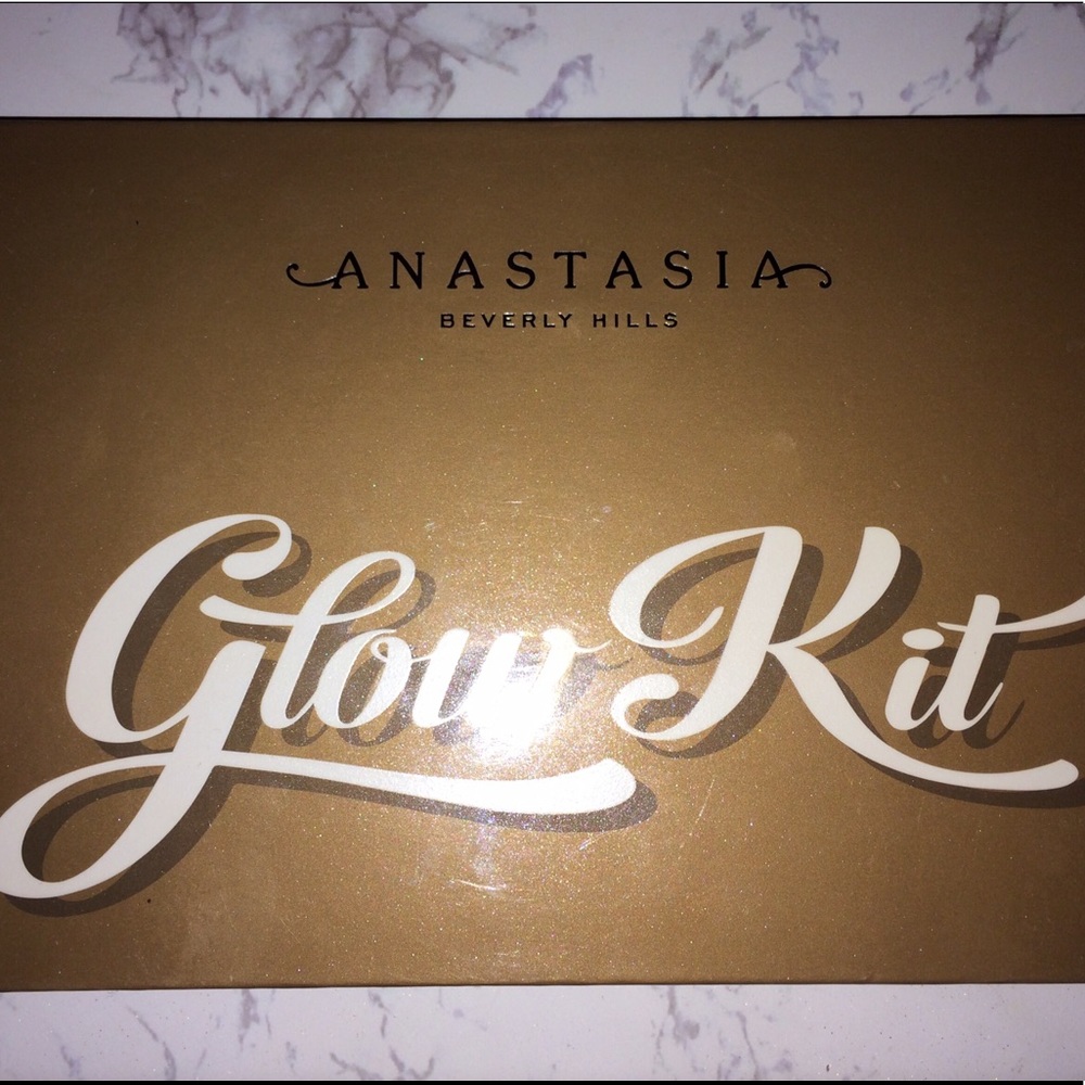 Anastasia Beverly Hills glow kit