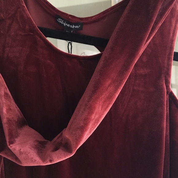 Red velvet cold shoulder bodysuit leo open back - Picture 2 of 5