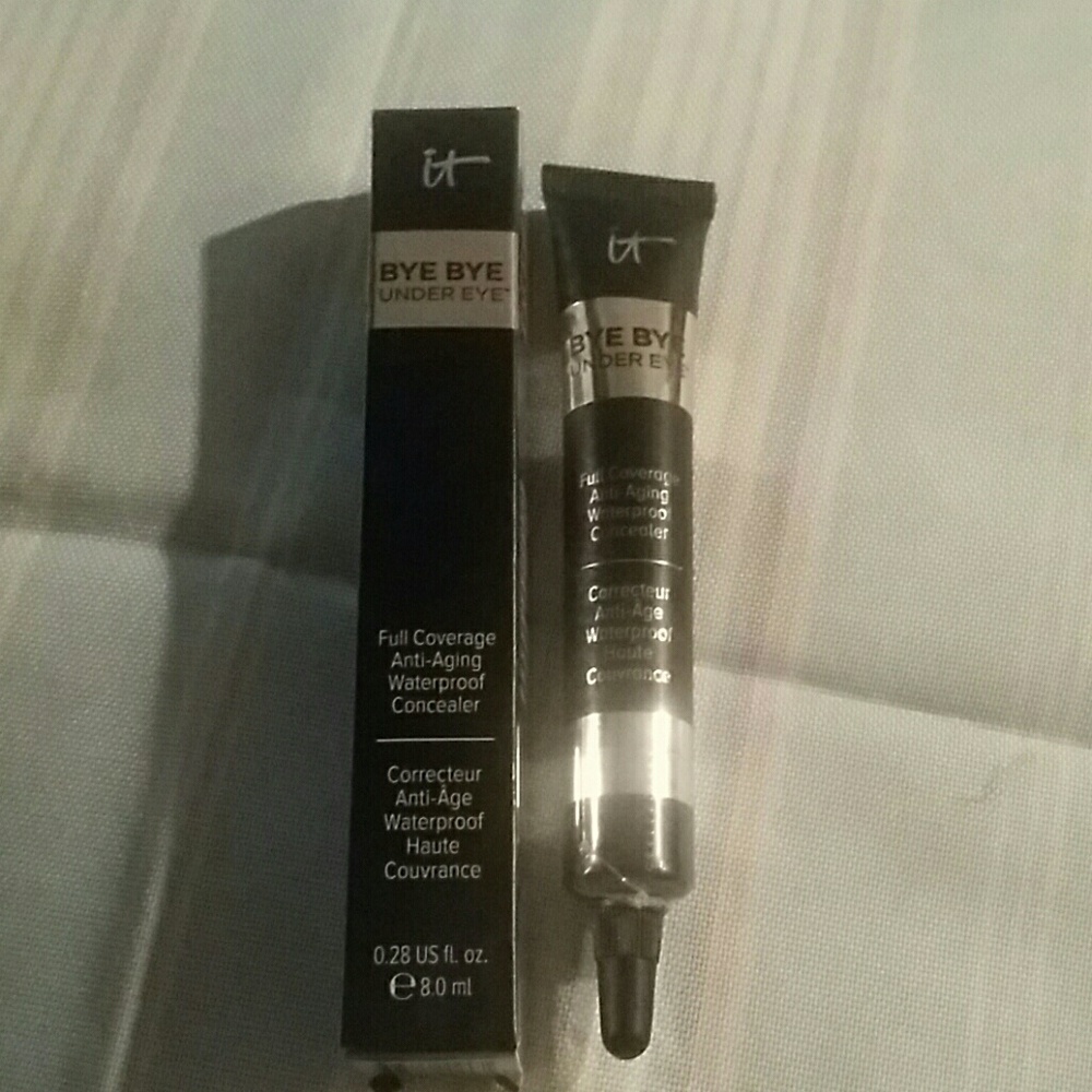 HOLD----2 It Bye Bye Under Eye Concealer *Medium*