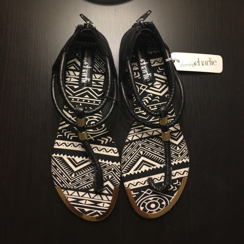🚨FINAL MARKDOWN🚨‼️NWT‼️Black and White Sandals