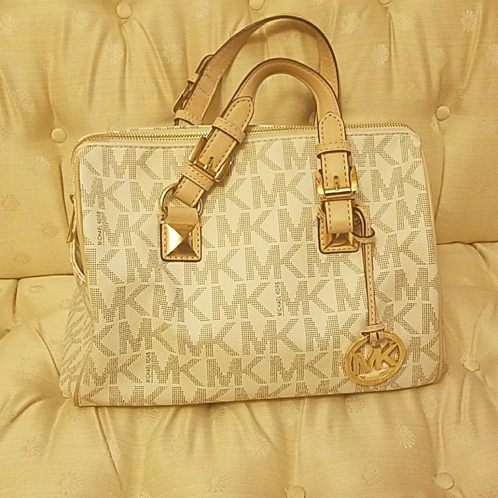 Michael Kors medium grayson.