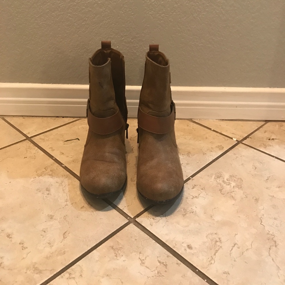 Doll house boot