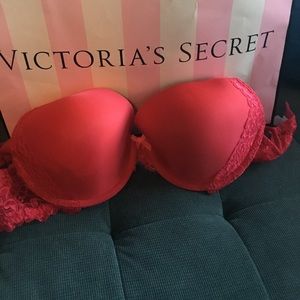 Victoria's Secret red smooth cup lace band 36D