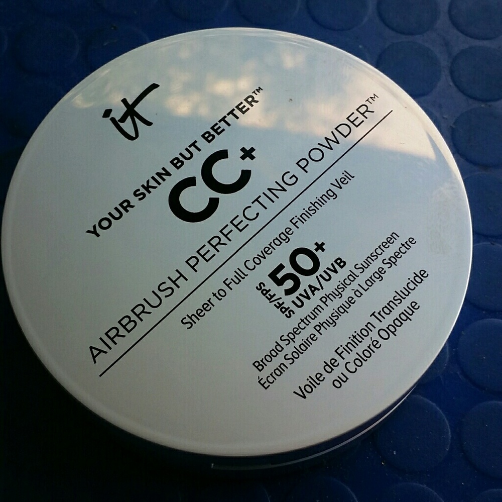 It Cosmetics your skin but better powder * Medium*