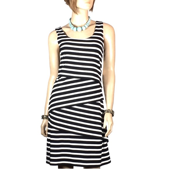 LOFT Dresses & Skirts - ❤ Ann Taylor LOFT Sleeveless Dress