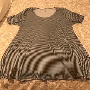 Lularoe stripped perfect tee!