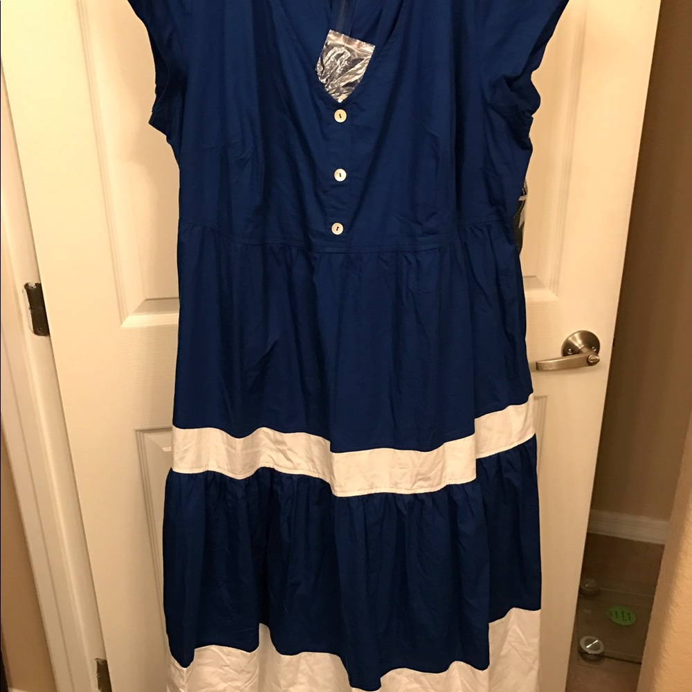 Maxi dress in blue and white - plus size