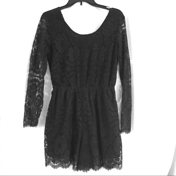 Long sleeve lace romper - Picture 1 of 4
