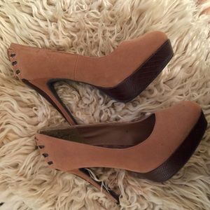 TAN BROWN SUEDE PUMPS