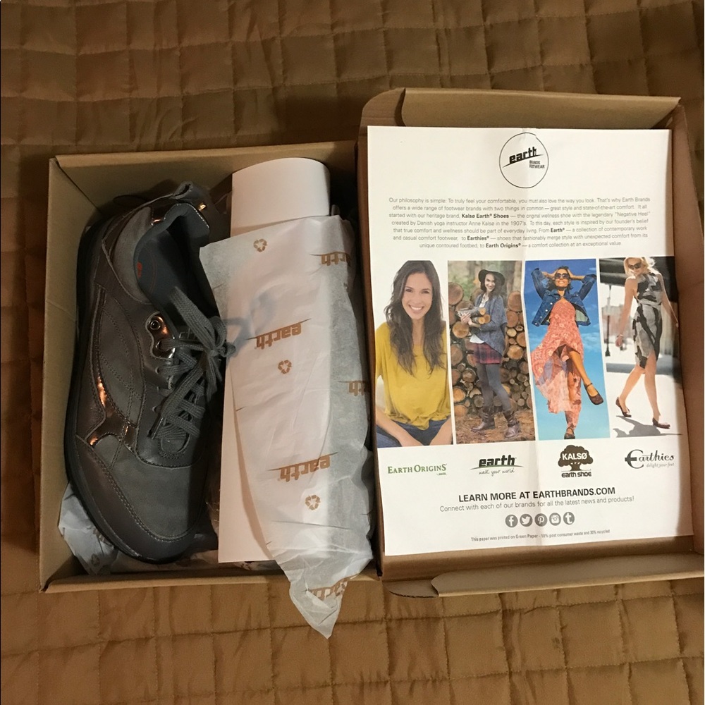 👟Brand new Earth sneakers 👟