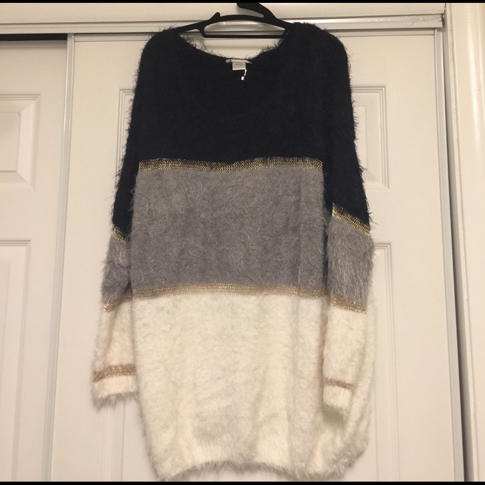 Fluffy Sweaters! So Soft And Comfy. Like New! - image 3