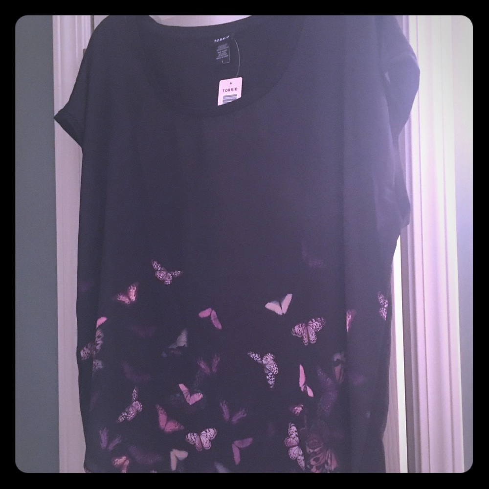 Torrid Short-Sleeve butterfly shirt. NWT Size 1