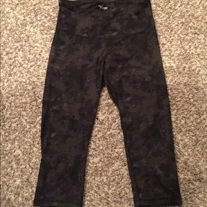 Old Navy brand active Capri leggings