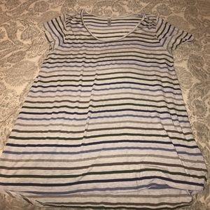 Lularoe classic tee.