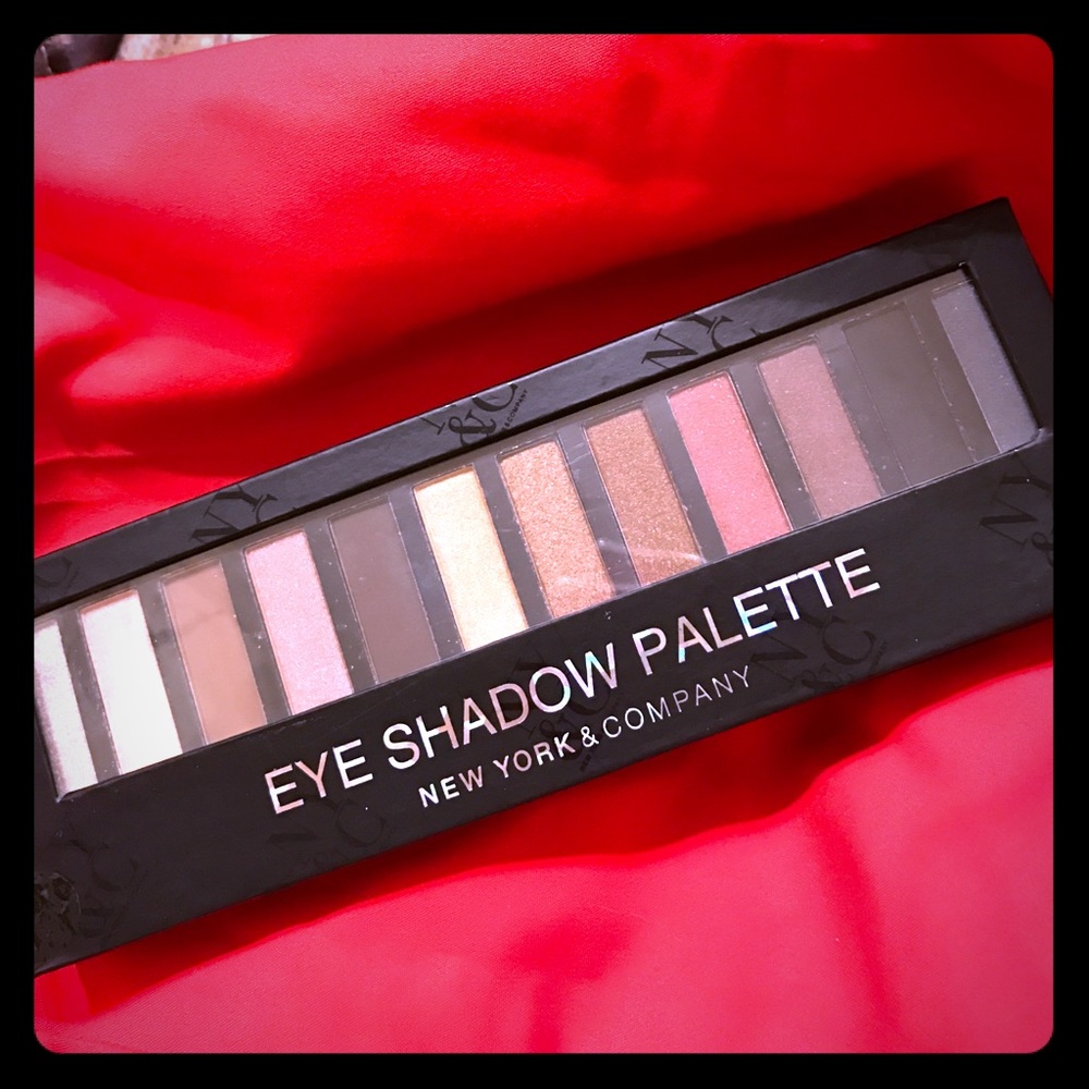 New York &Company Eye Shadow Palette BRAND NEW 🎨