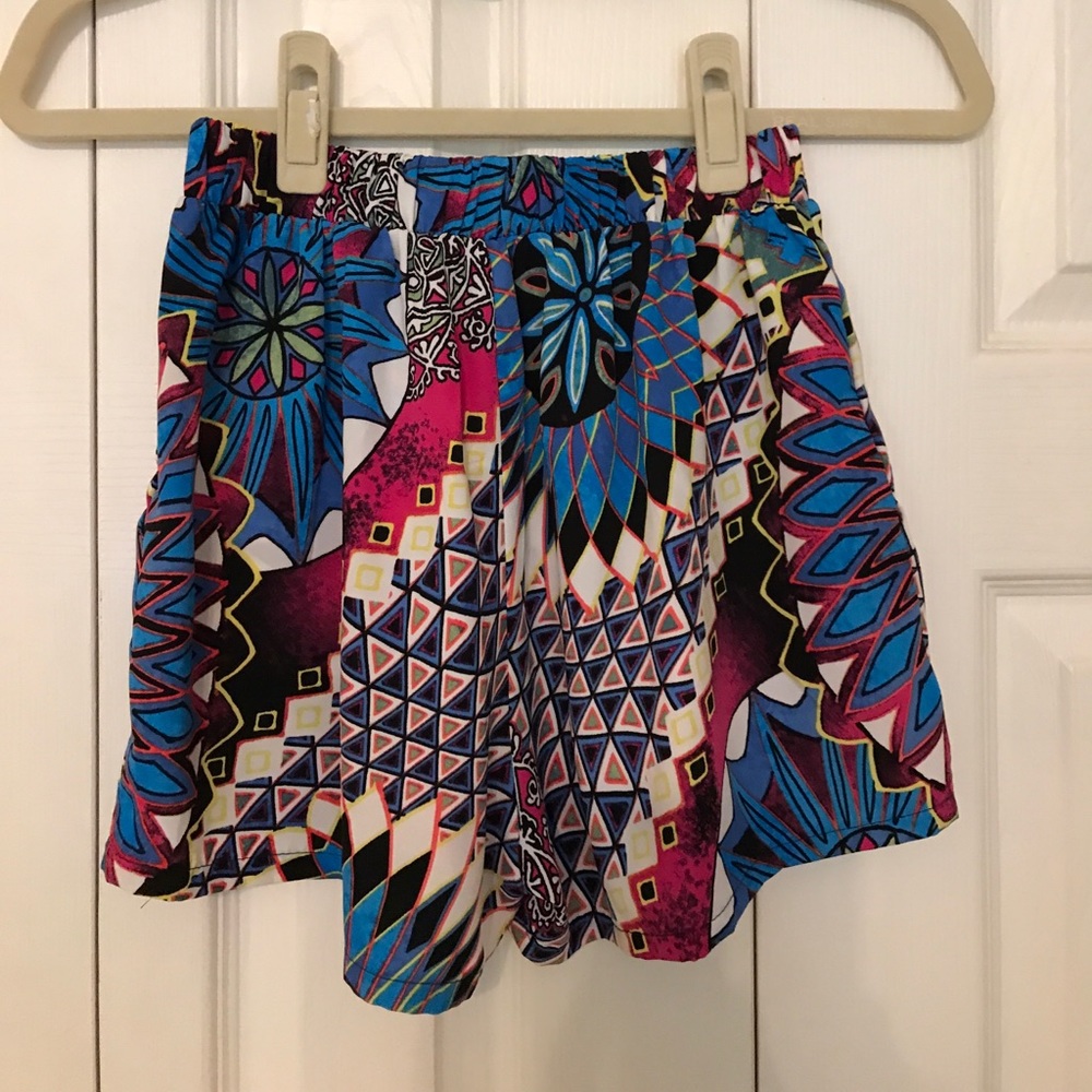 patterned shorts - Picture 2 of 3