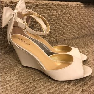 Tevolio Cream Bow Wedges