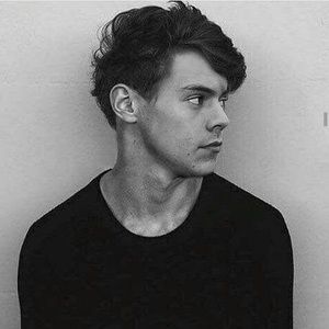 Meet your Posher, Claire