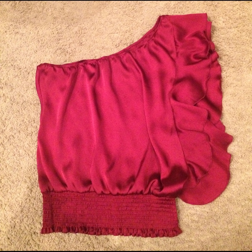 Red satin looking blouse 👠💄💋