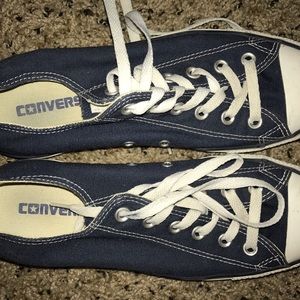 Size 9 Low Top Navy Converse