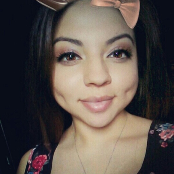 Meet your Posher, Dominique - Picture 1 of 1