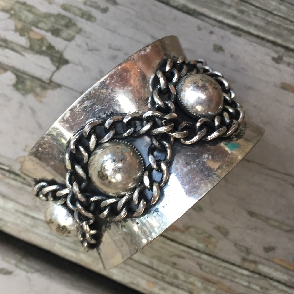 {Vintage} Cuff Bracelet - Picture 1 of 6