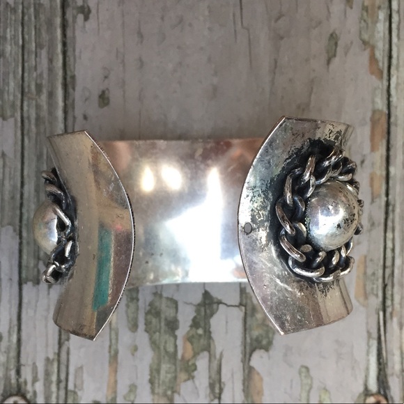 {Vintage} Cuff Bracelet - Picture 2 of 6