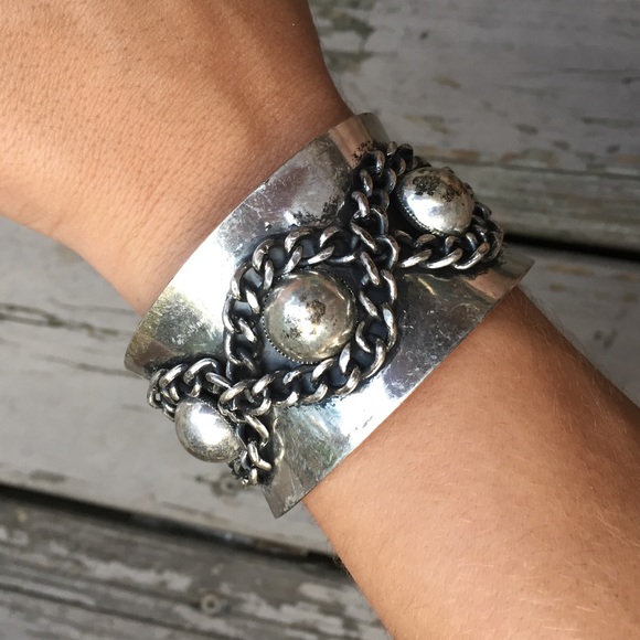 {Vintage} Cuff Bracelet - Picture 5 of 6
