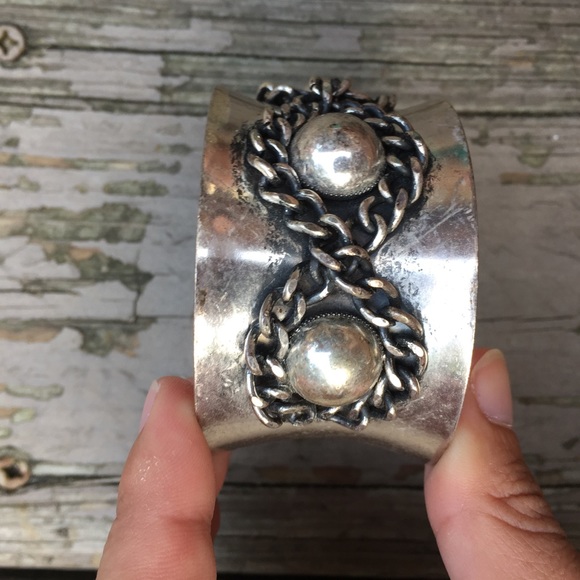{Vintage} Cuff Bracelet - Picture 3 of 6