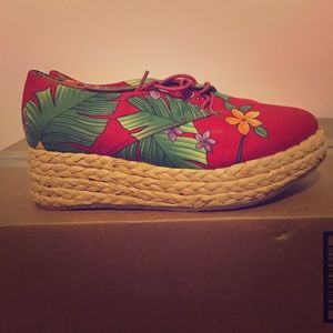 Hawaiian Print Shoes! 🌺