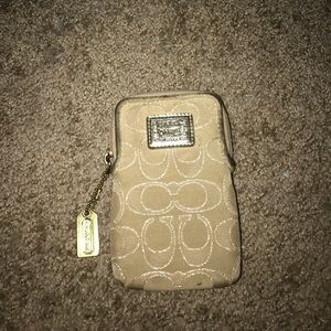 Coach phone carrier