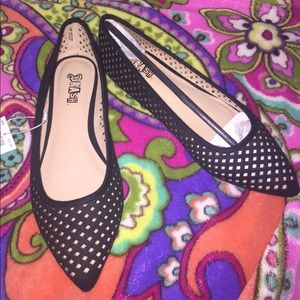 Pointy toe flats . ....