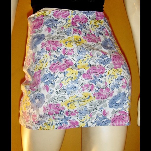 💋VTG true 80s Lycra Floral Micro Mini Skirt - Picture 3 of 4