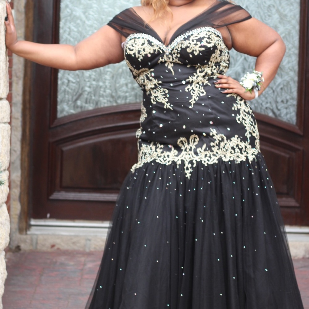 Prom Dress From Unique Lady - Picture 2 of 5