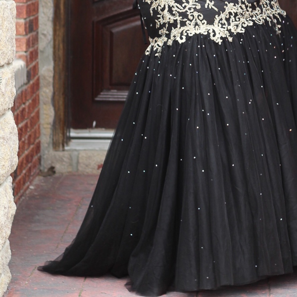 Prom Dress From Unique Lady - Picture 4 of 5