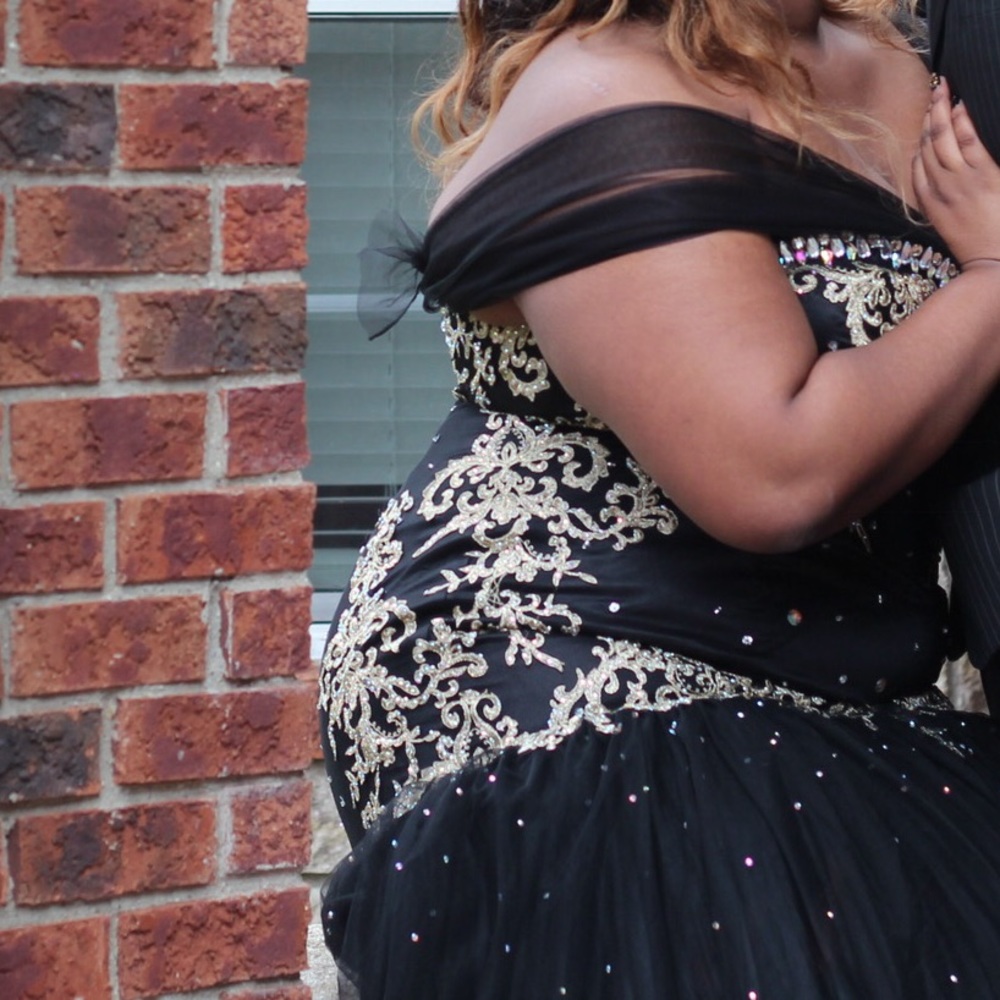Prom Dress From Unique Lady - Picture 5 of 5