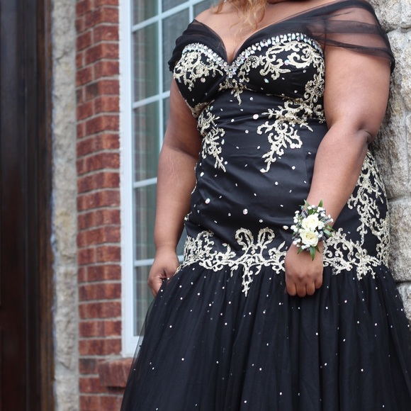Dresses & Skirts - Prom Dress From Unique Lady