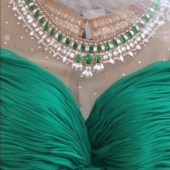 Gorgeous prom dress - Picture 4 of 4