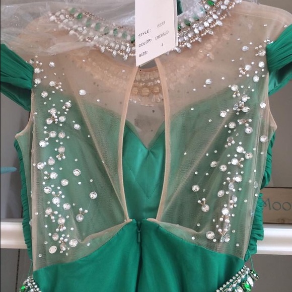 Gorgeous prom dress - Picture 3 of 4