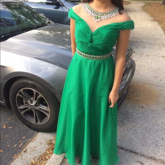 Gorgeous prom dress - Picture 2 of 4