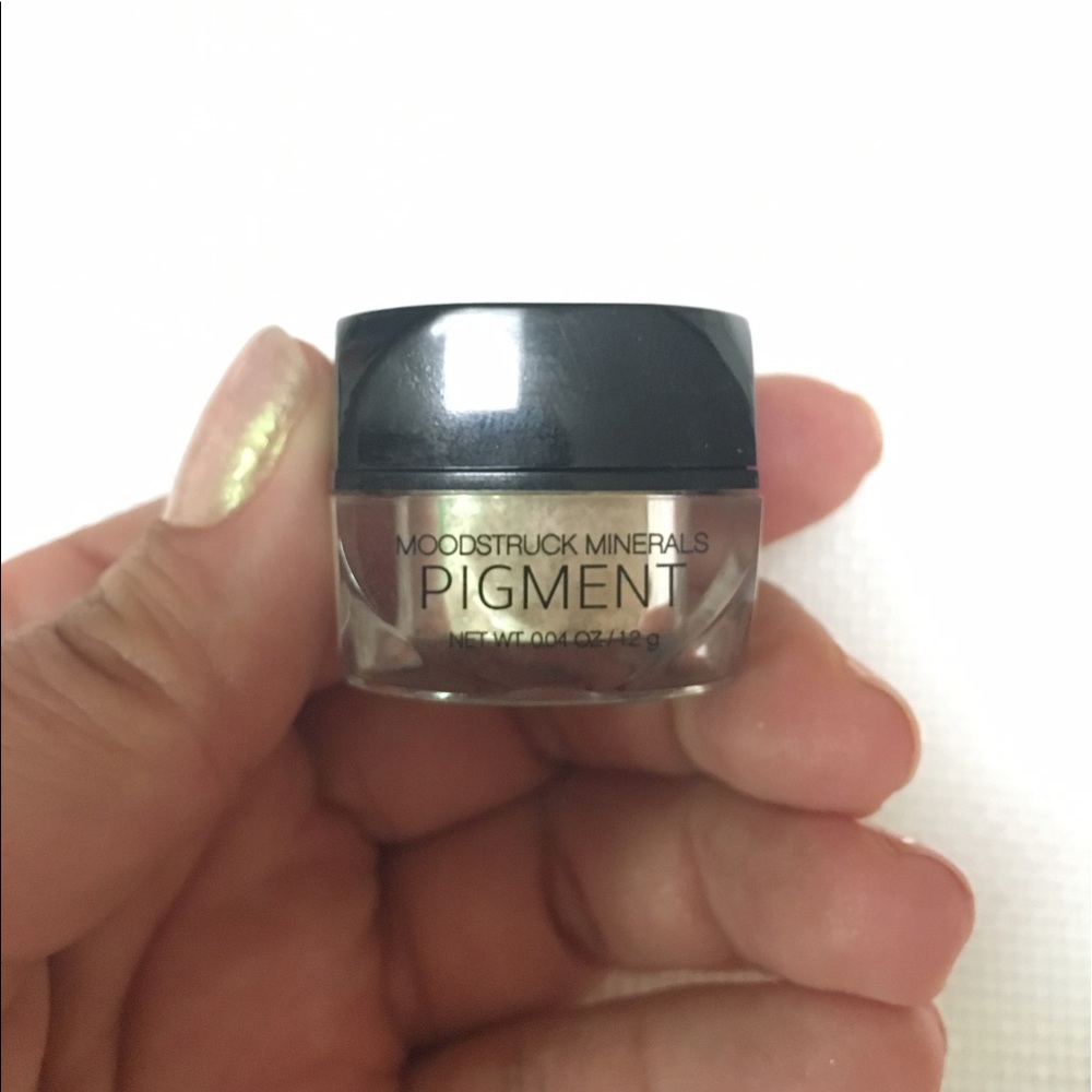 Younique Moodstruck Mineral Pigment Powder