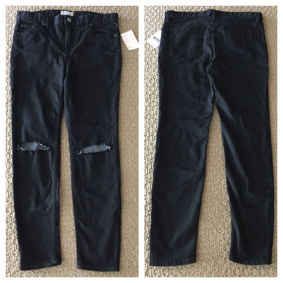 Free People Destroyed Stretchy Skinny Jeans. NWT. - Picture 4 of 4
