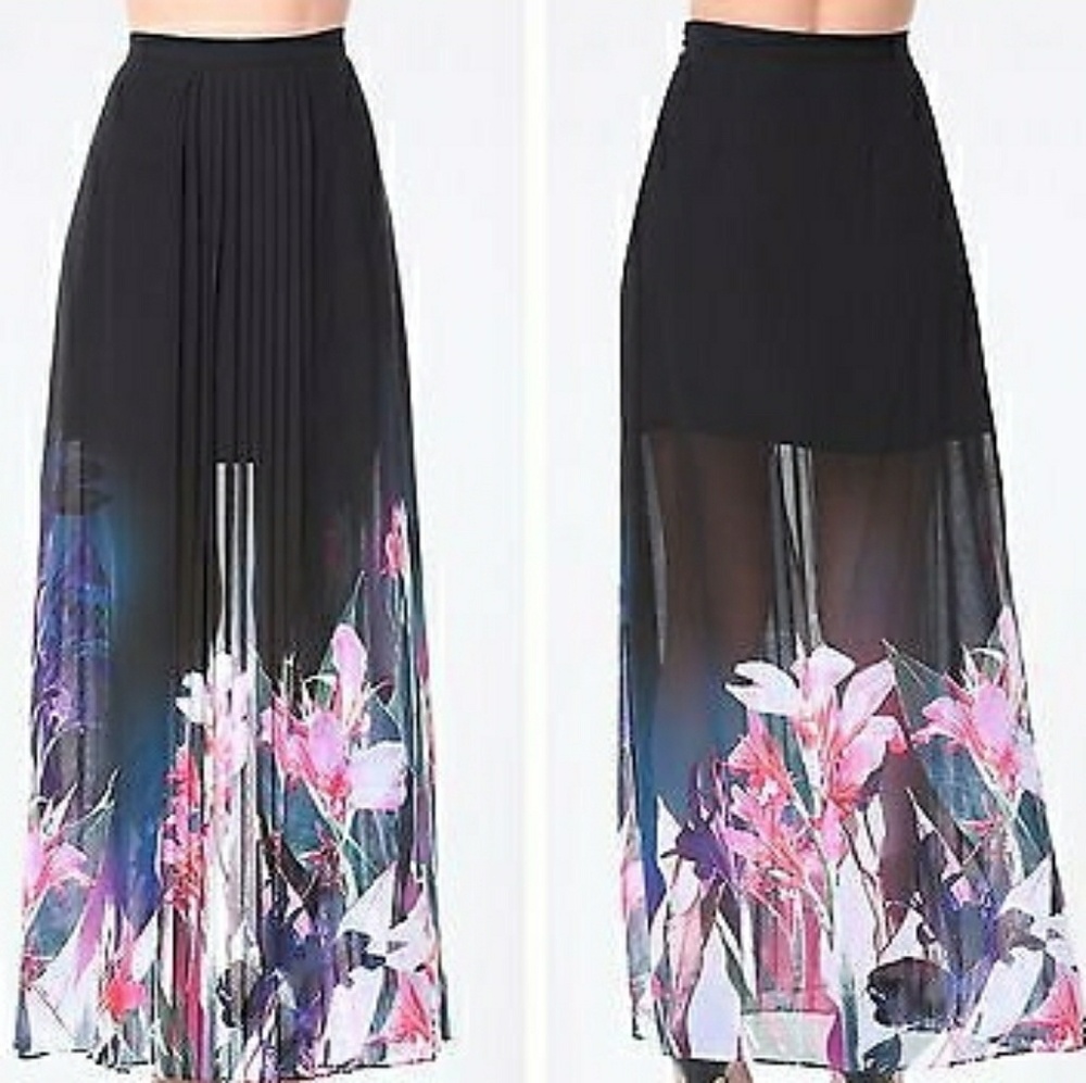 Sale!💗Bebe Flowing Floral Pleated Maxi Skirt